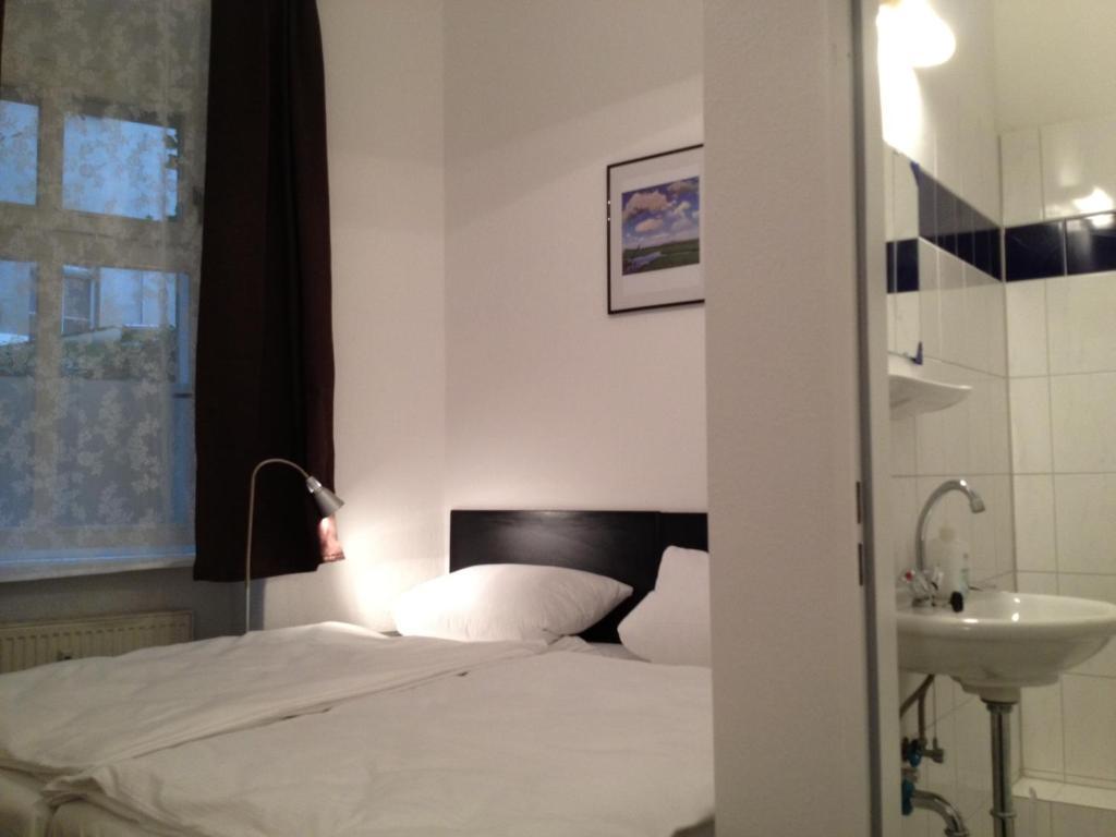 Hotel-Pension Dorma Berlin Zimmer foto