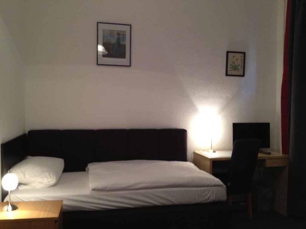 Hotel-Pension Dorma Berlin Zimmer foto
